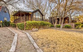 The Plum @ Mendelbaum Winery Guest Cabins