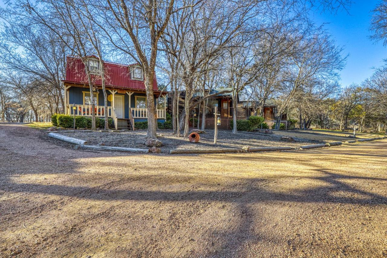 The Plum @ Mendelbaum Winery Guest Cabins Fredericksburg Exterior photo