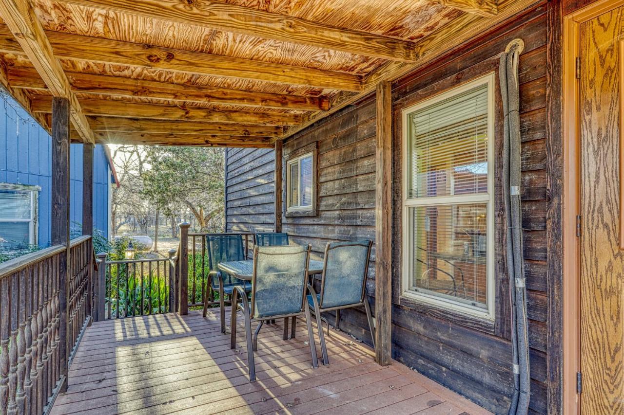 The Plum @ Mendelbaum Winery Guest Cabins Fredericksburg Exterior photo