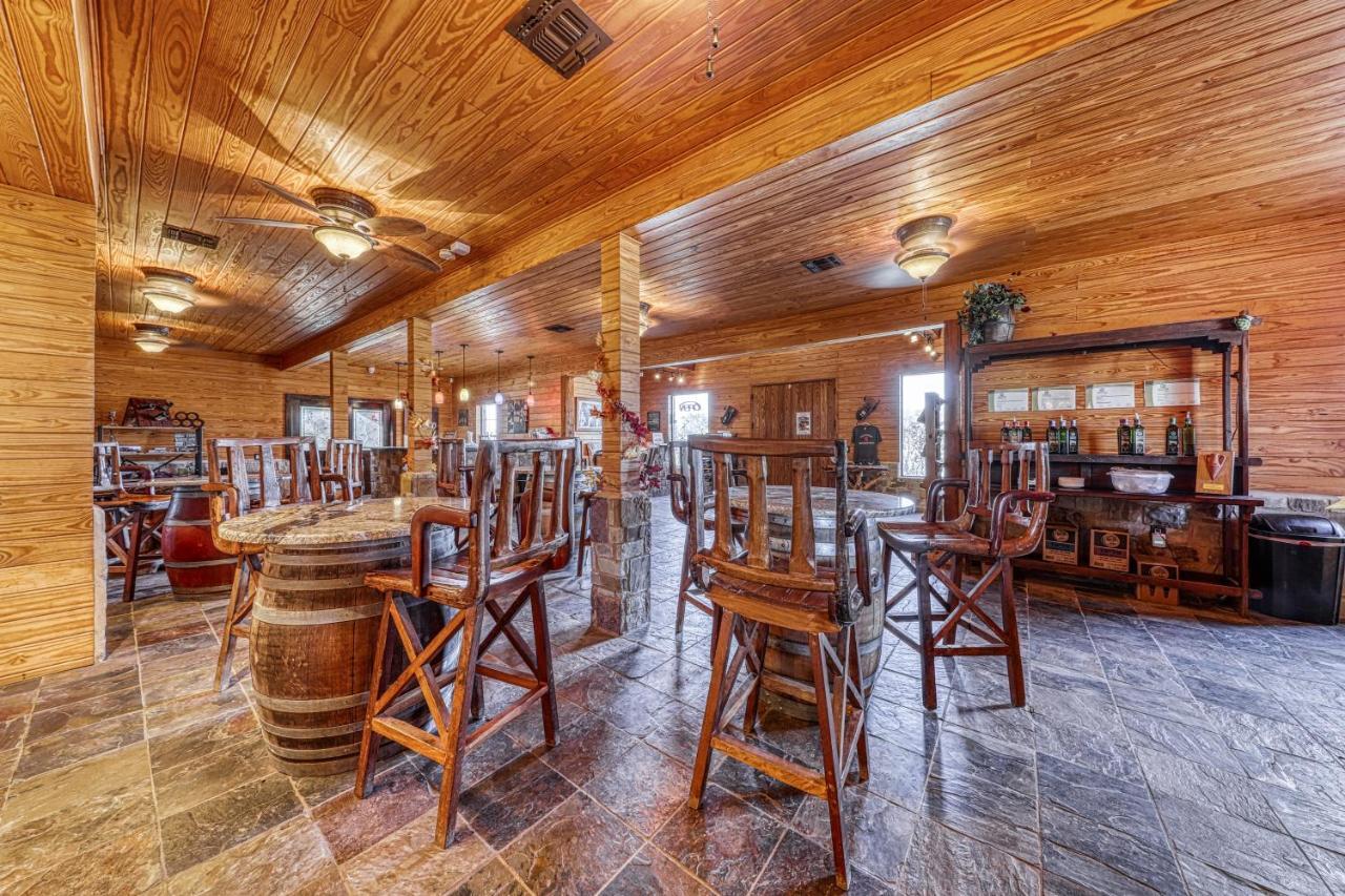 The Plum @ Mendelbaum Winery Guest Cabins Fredericksburg Exterior photo