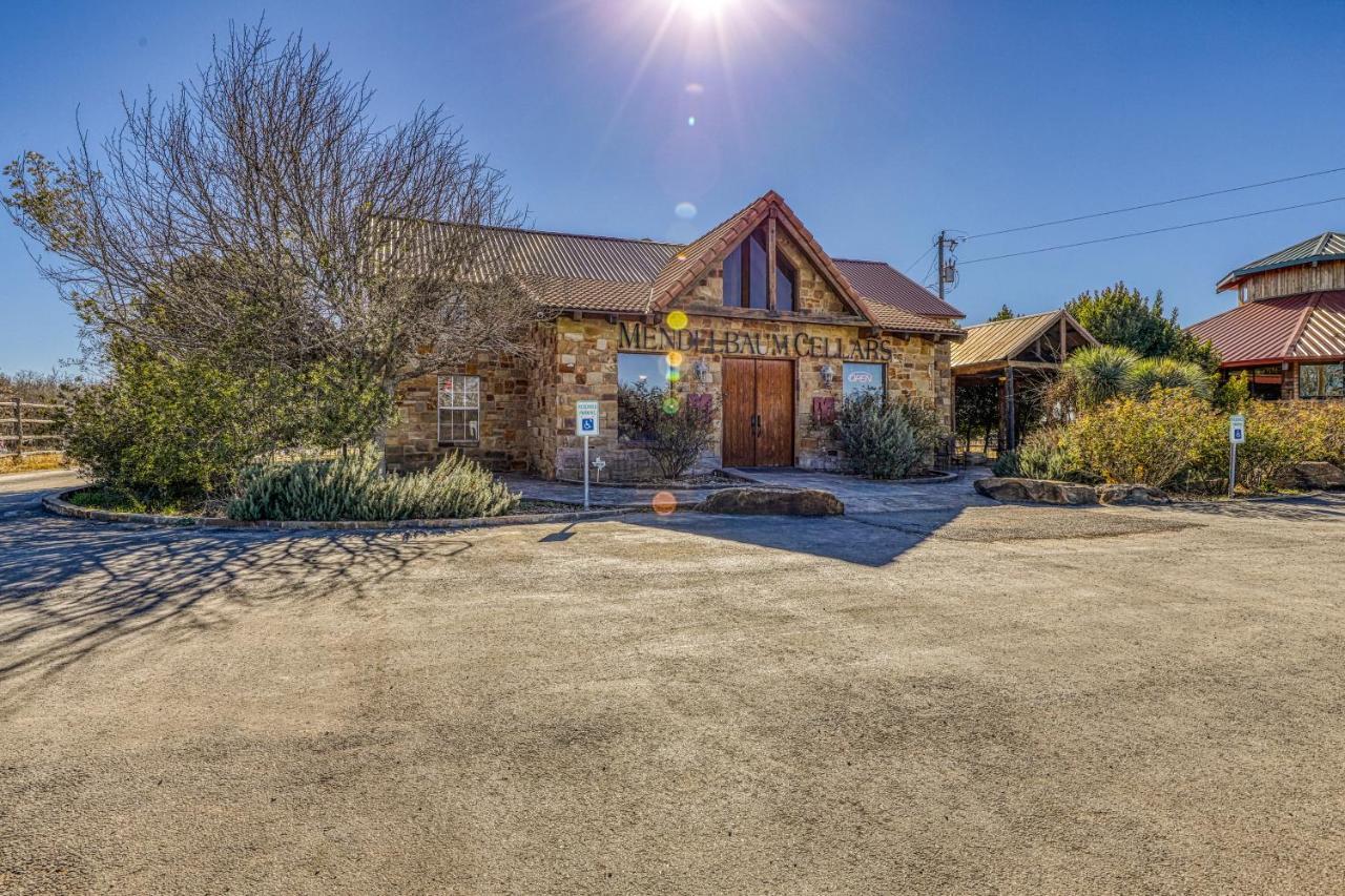 The Plum @ Mendelbaum Winery Guest Cabins Fredericksburg Exterior photo
