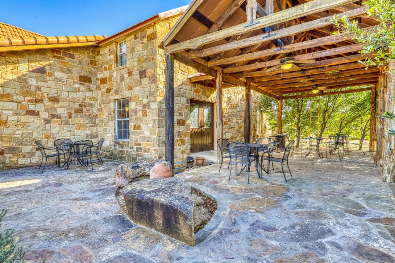 The Plum @ Mendelbaum Winery Guest Cabins Fredericksburg Exterior photo